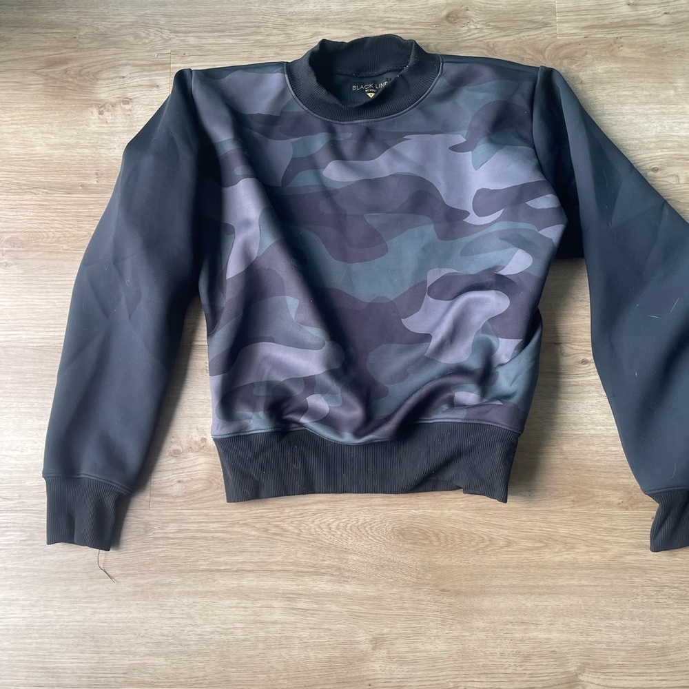 Designer Sweatshirt with neon detail and camouflage